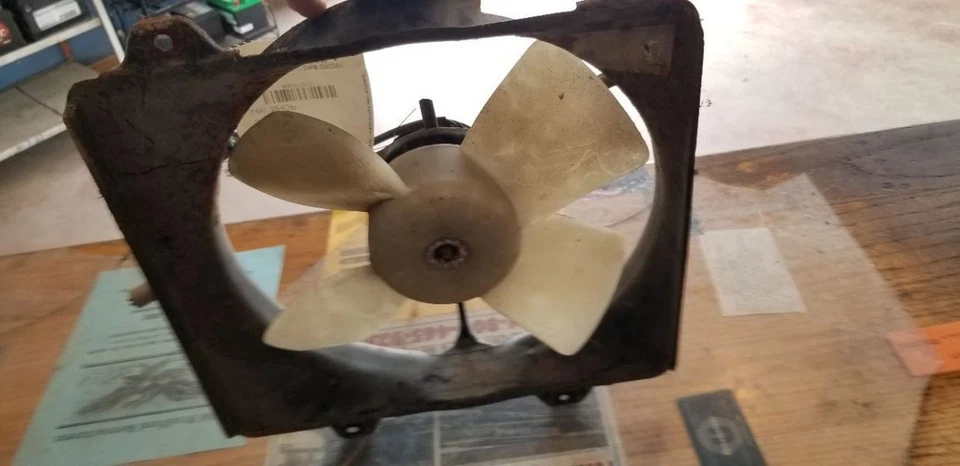 Radiator Fan Motor Fan Assembly Radiator Fits 90-91 LEXUS ES250 377012 - Image 2 of 2