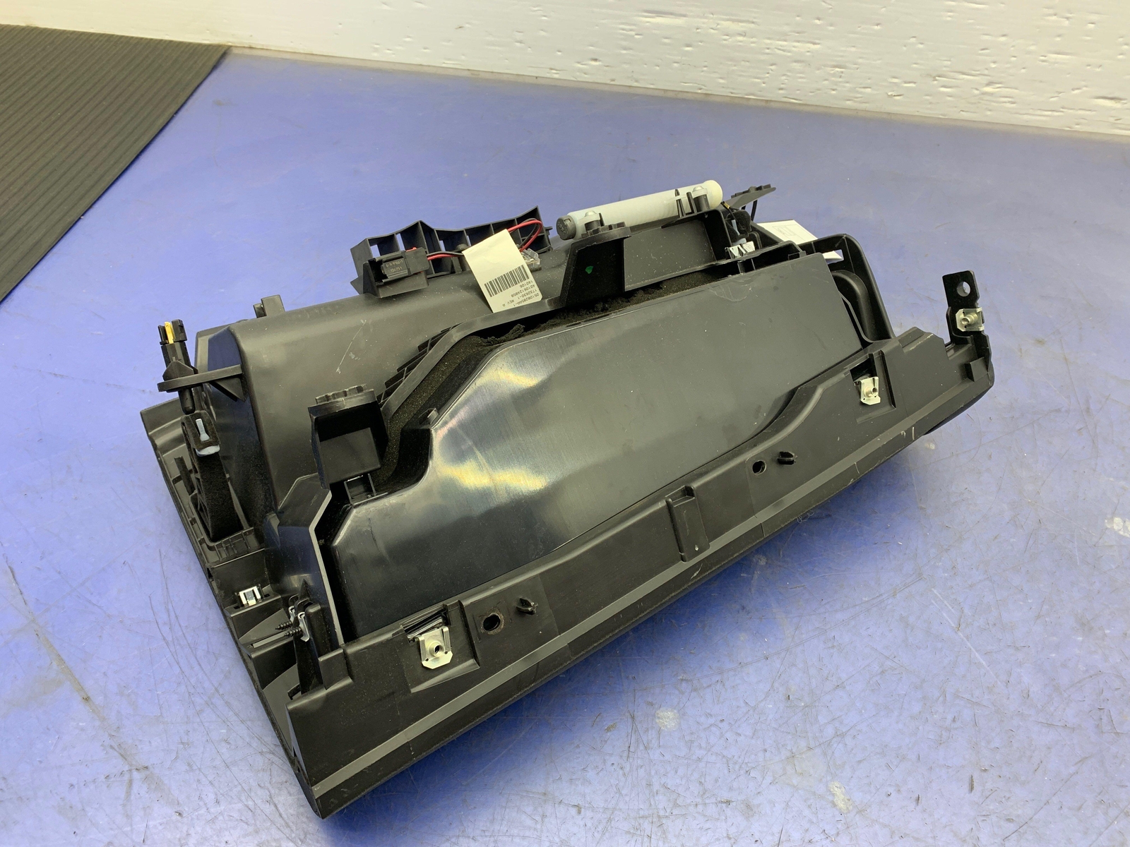 2014 - 2017 MASERATI GHIBLI OEM RIGHT FRONT DASH GLOVE BOX ASSEMBLY 60019274