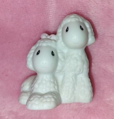 PRECIOUS MOMENTS 530077 Two little lambs 1992 no smoking pets or dust