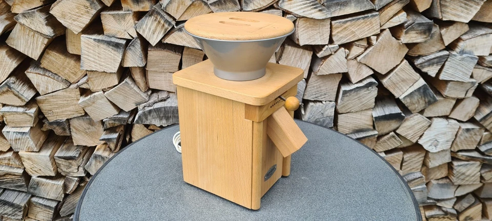 SCHNITZER PICO KORNMÜHLE GETREIDEMÜHLE MÜHLE KORN GETREIDE BUCHE HOLZ ELEKTRISCH - Bild 3 von 4