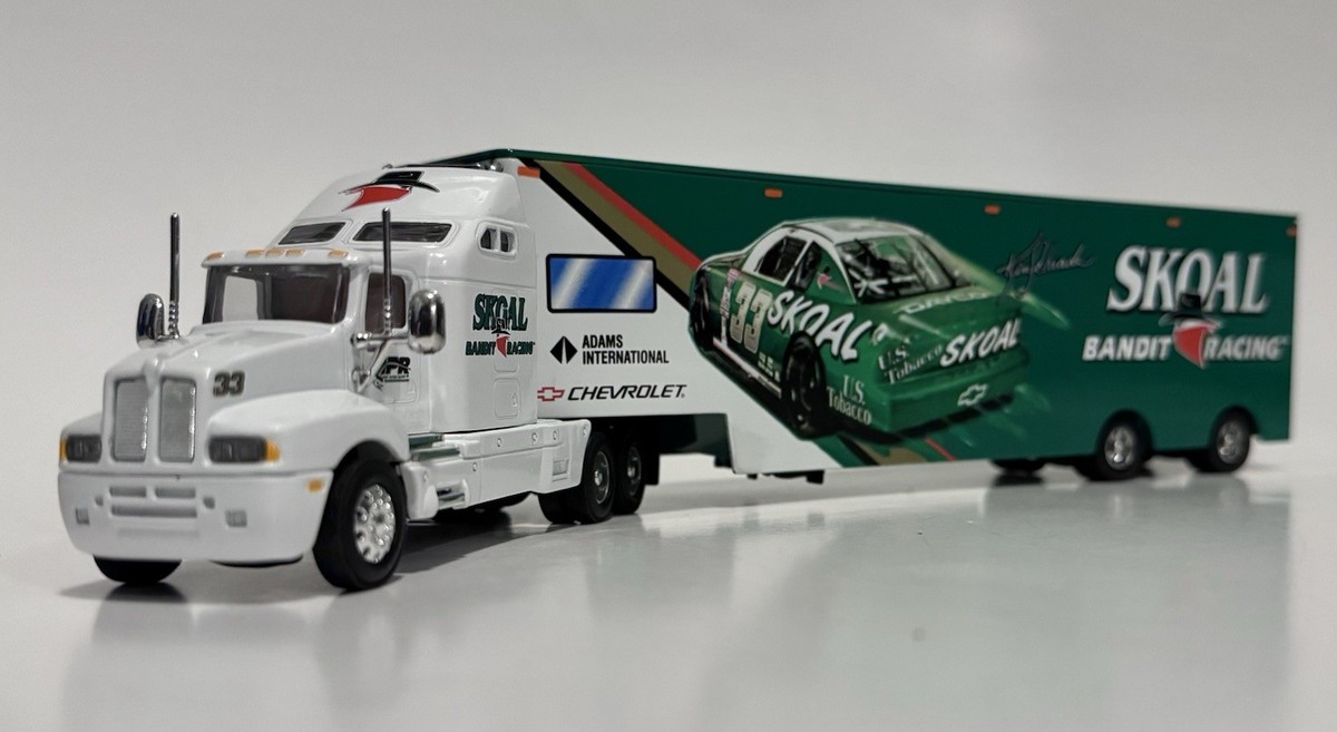 NASCAR Ken Schrader #33 Skoal Bandit 1/64 Diecast Racing