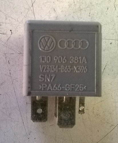 JUEGO RELÉS AUDI A3 ́02 8L1 1.9 TDI 7M0951253A 1J0906381A 191906383C 141951253B - Imagen 2 de 10
