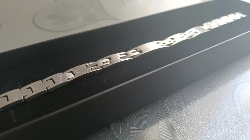 SET 2 BRACCIALI UOMO SECTOR (NUOVO MAI USATO) | IDEA REGALO - Immagine 4 di 4