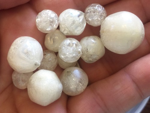 Vintage Japan Off White Clear Inner Crackle Give Mixed Baroque Lucite Bead Lot - Picture 2 of 3