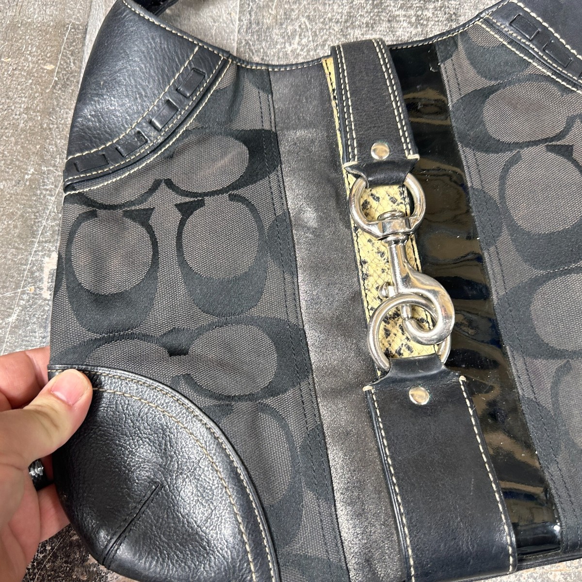 COACH F06K-10260 SIGNATURE BLACK CANVAS PYTHON STRIPE COACH F06K-10260 SIGNATURE BLACK CANVAS PYTHON STRIPE