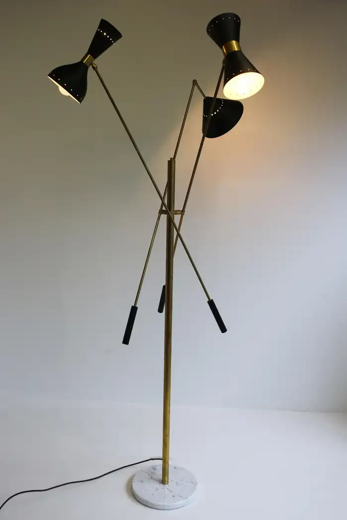 Lampada da terra stile Stilnovo in ottone grezzo Mid-Century 1950 con base in... foto 5
