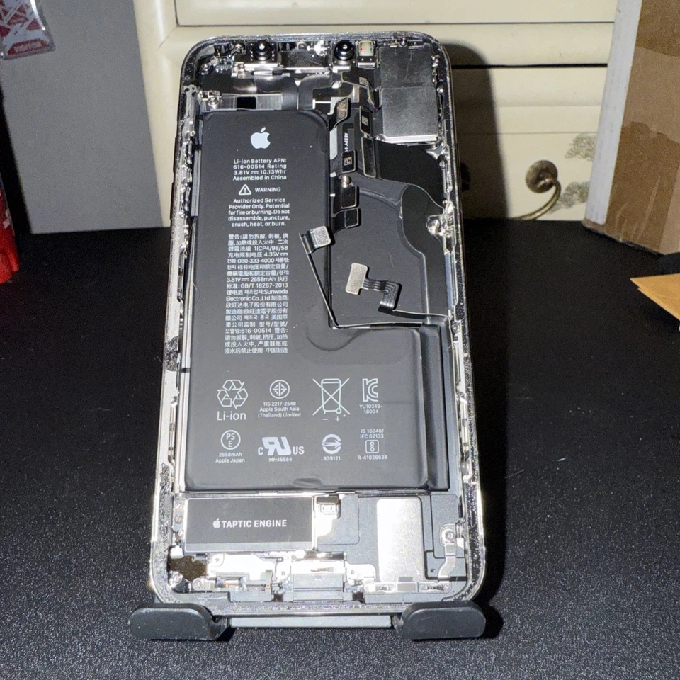 iPhone XS Max preto OEM quadro de carcaça original com peças pequenas grau A - Imagem 2 de 4