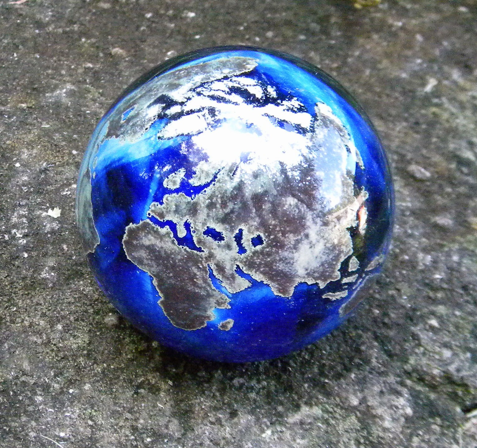 Lundberg Studios Signed Planet Earth World Globe Paperweight 2004 (2.5")