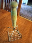 ANTIQUE SQUARE WIRE POTATO MASHER WITH GREEN WOOD HANDLE RUSTIC KITCHEN U.S.A. — photo 1