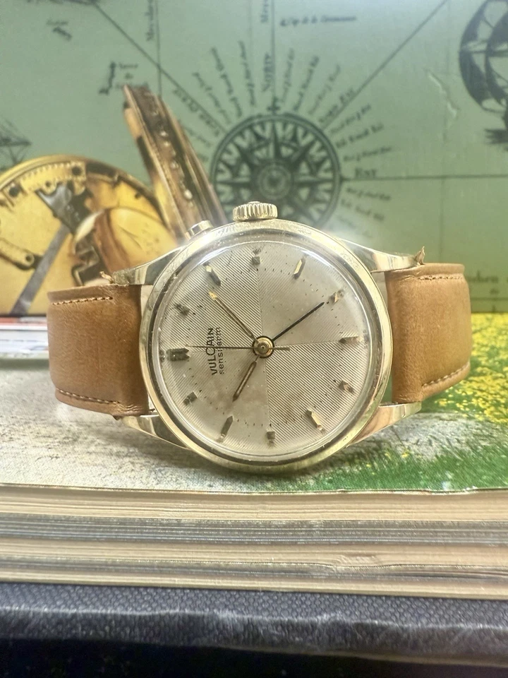 Reloj despertador mecánico vintage Vulcain Sensilarm chapado en oro 34 mm cuerda manual Foto 2 de 4