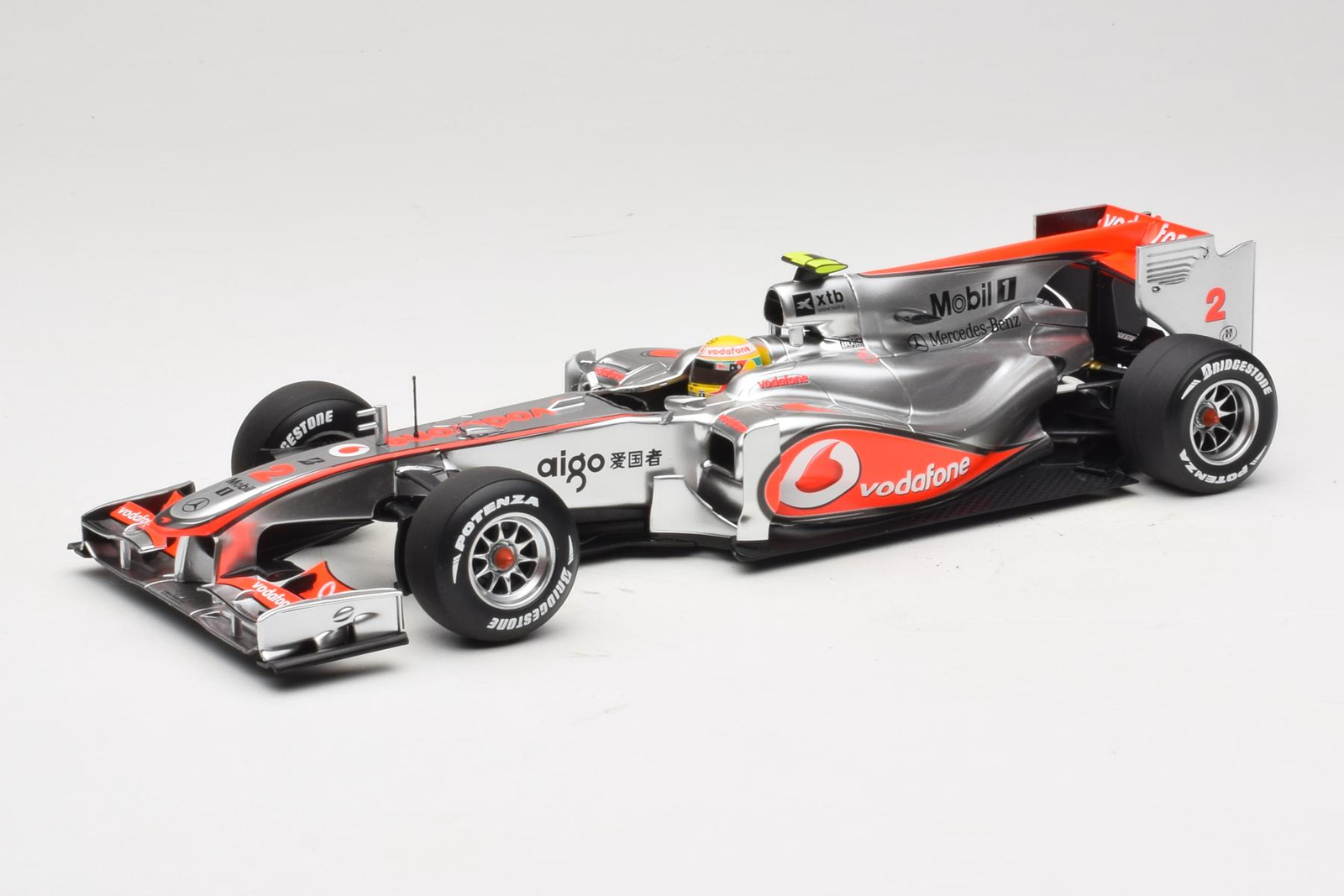 530101802 McLaren MP4-25 Mercedes Vodafone n2 L. Hamilton 2010 Minichamps 1/18