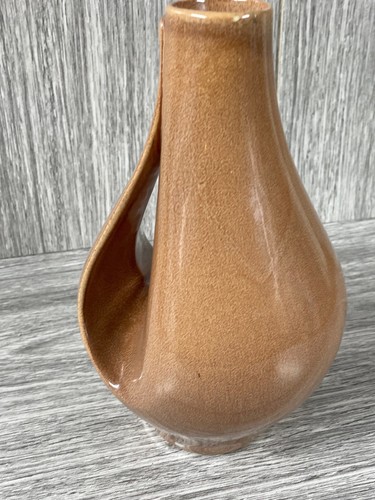 Red Wing Pretty Shaped Handled Pitcher M-1601 Pale Brown 8 1/2" tall Vintage MCM - Picture 6 of 12