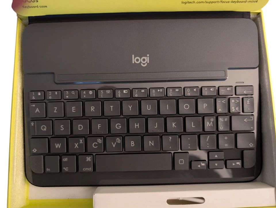 New Logitech Focus Keyboard Case for iPad Mini 4 Black - French AZERTY Keyboard - Image 2 of 4