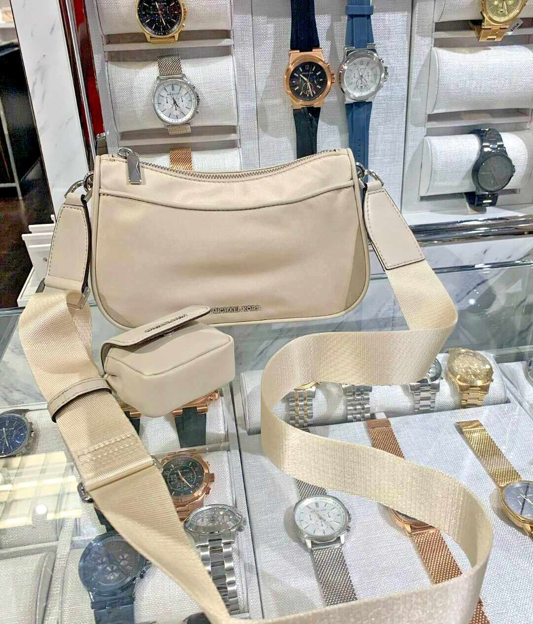 Michael Kors Jet Set MD Logo Crossbody Bag w/ Apple AirPods Pro Case(Light Sand)-image