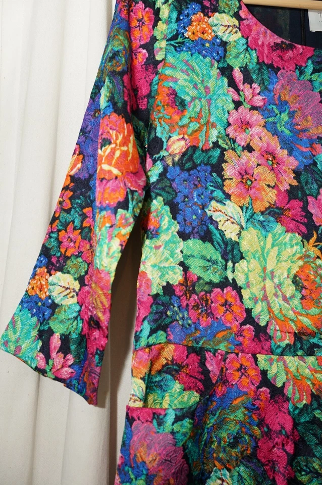 Vestido Anthropologie HD in Paris Vibrante Colorido Floral Manga 3/4 Talla Pequeña S Foto 2 de 4