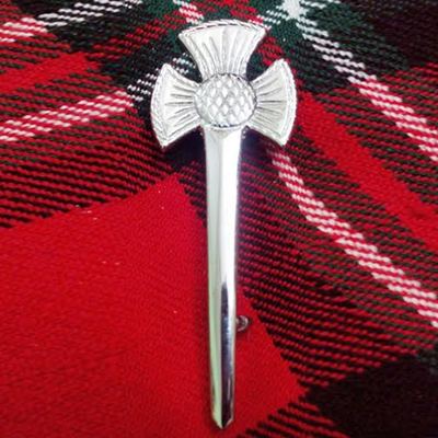 Épingle à kilt moderne en étain Chardon écossais