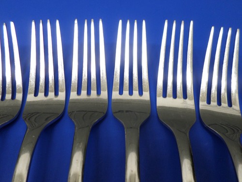 10 - Wallace NEWBURYPORT Glossy Stainless China Flatware 8 1/8" DINNER FORKS - Picture 3 of 8