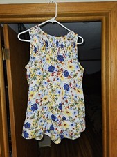 Womens Banana Republic White Sleeveless Blouse w Flowers Size M