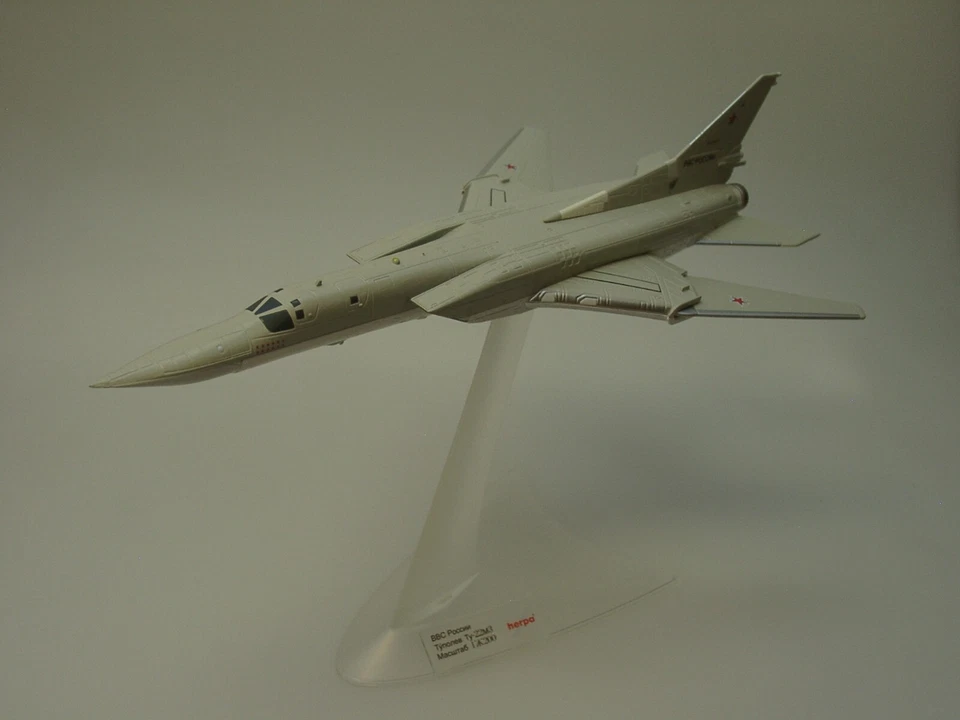 Herpa Wings Tupolev TU-22M3M “Backfire” - Russian Air Force - 572156 -  1/200 - Bild 2 von 4
