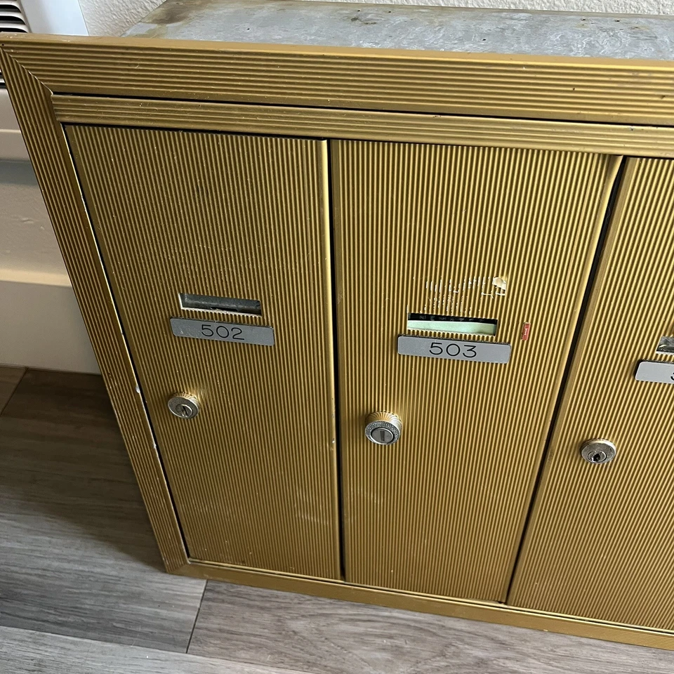 Bommer industries Set Lot 19 Doors 4 Mail Boxes Aluminum Recessed Mounted NO KEY - Imagem 3 de 4