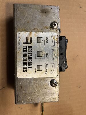 RTI ROLL-UP FRYER OIL FILTER SYSTEM PART 11714768 SWITCH BOX WITH KEY