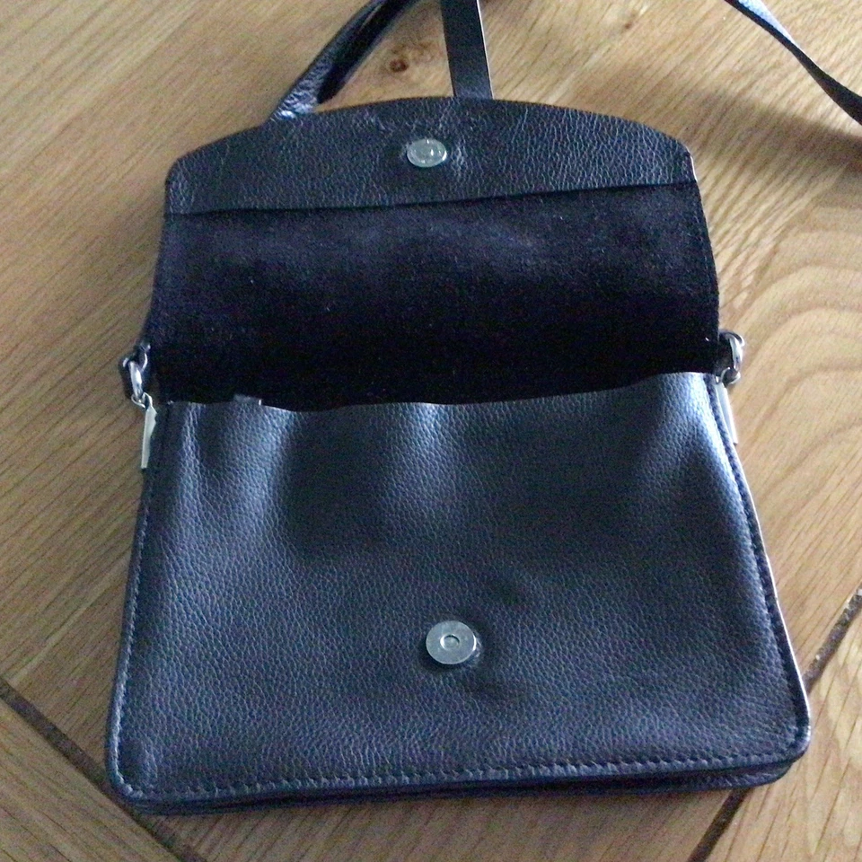 Clarks Black Leather Cross Body Bag - Flap Over Magnetic Stud Fastening - Image 3 of 4