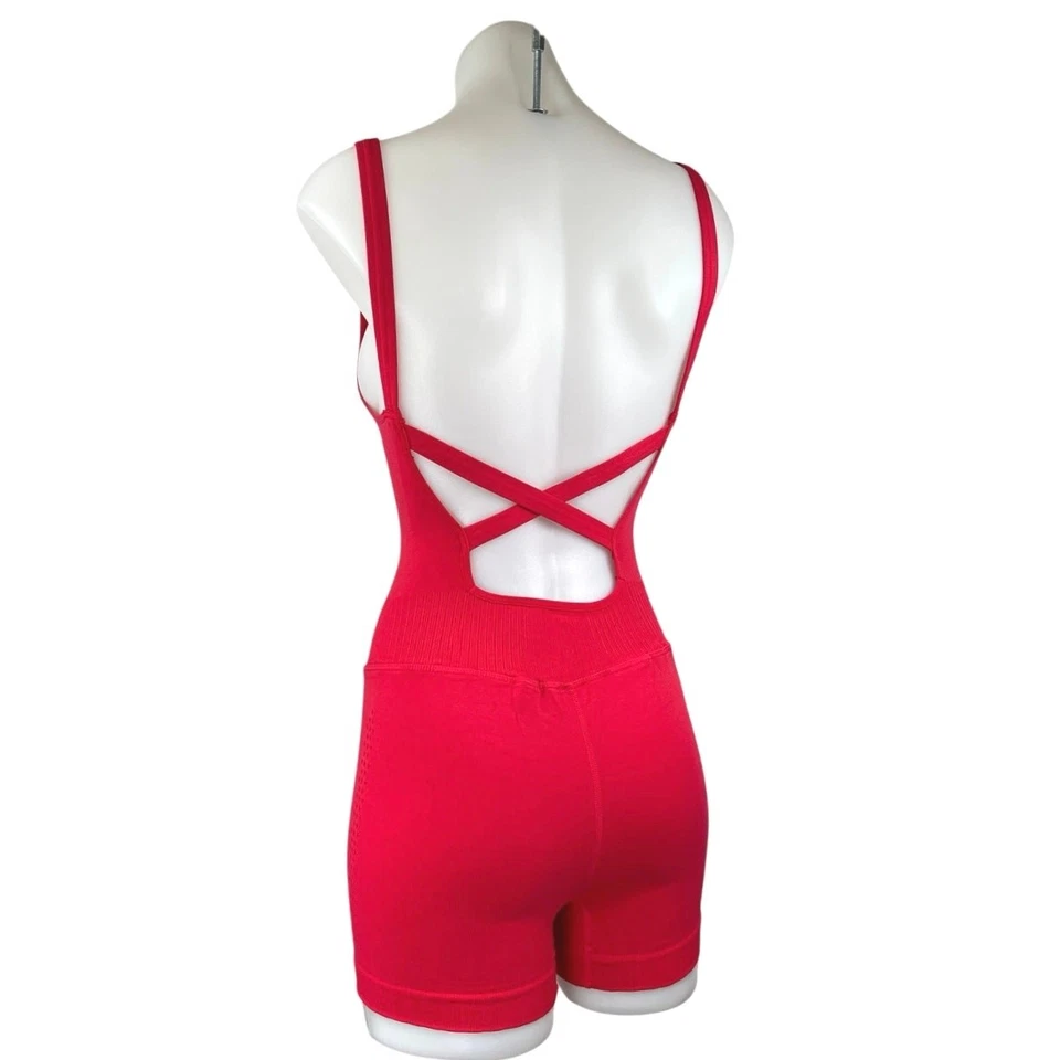 Mono mameluco Free People Good Karma Runsie rojo sin mangas cami activo XS/S Foto 3 de 4