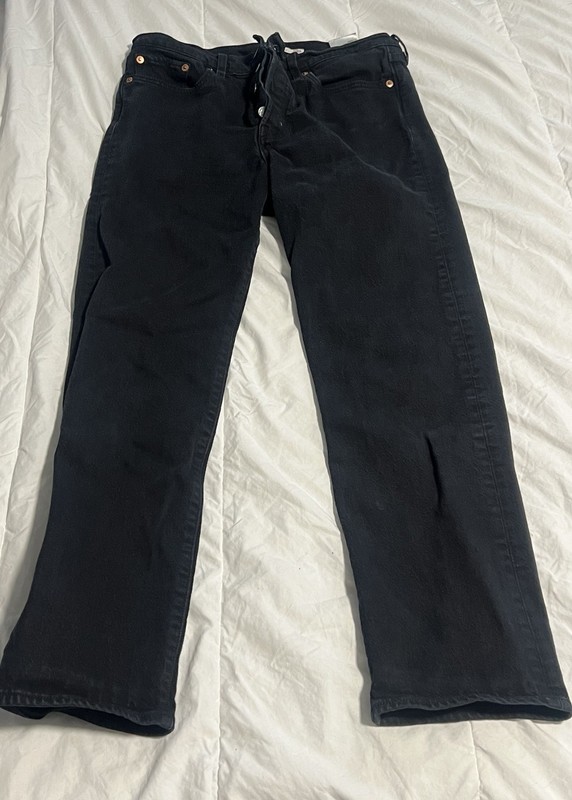 Levi’s Woman Black Jeans Sz 28 Wedge Straight