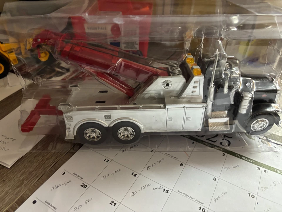 1/32 NEW RAY  PETERBILT 379 TOW TRUCK, NO PACKAGING # B419 - Image 2 of 4