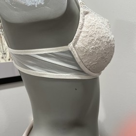 La Perla Ivory Lace Push Up Bra Padded Underwire Strappy Adjustable Straps. 34C.