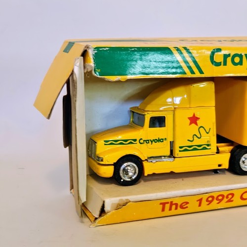 VTG 1992 Crayola Big Rig Semi 18 Wheeler With Crayons New Open Box - Picture 11 of 11