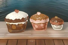Set Of 3 Retired Happy Valentine’s Day CUPCAKE Serving Bowls Nesting Birthday