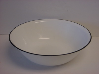 Corelle White Black Rim Large 2-Quart Serving Bowl New City Block Simple Lines