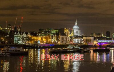 FOTO FLUSS THEMSE IN DER NÄHE VON BLACKFRIARS BRIDGE LONDON SE1 MIT BLICK GEGENÜBER VON DER S
