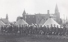 1913 Fotografie WW1 Era Milit&auml;r Soldaten Gef&uuml;ttert Auf & Bereit F&uuml;r Chow