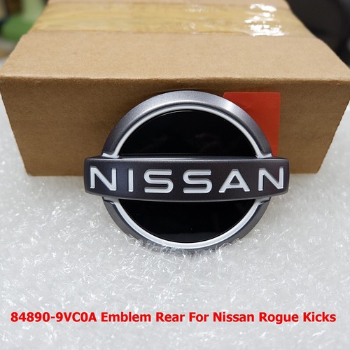 84890-9VC0A EMBLEMA TRASERO NEGRO LOGO PARA NISSAN ROGUE KICKS GENUINO - Imagen 4 de 8