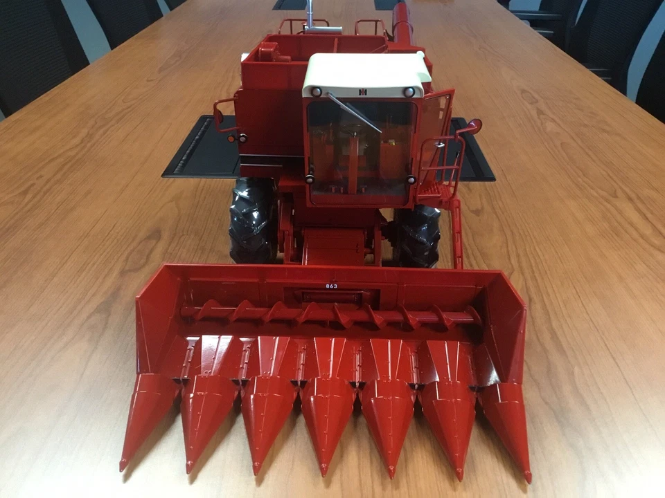 1:16 INTERNATIONAL HARVESTER 1460 AXIAL-FLOW COMBINE Prestige Select ZFN44291 - Image 4 of 4