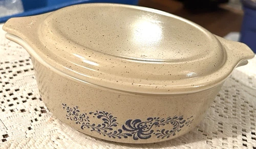 Vintage 471-B Pyrex Homestead Blue w Lid 500 ml Casserole