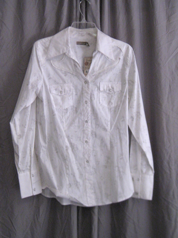 NWT Ladies' Sz L Arena Fit  Floral Patterned Wht Western Shirt by Cruel Girl