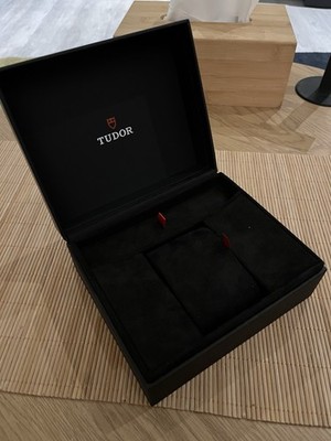 TUDOR Black Bay Box Uhrenbox mit Kissen
