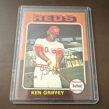 Topps 1975 Topps Mini Ken Griffey Cincinnati Reds #284 Baseball Card