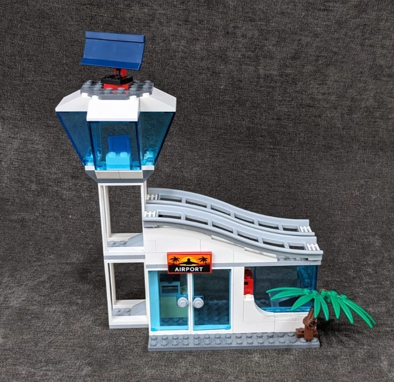 LEGO CITY: Passenger Airplane (60262) Used, 100%Complete, No box/manual, Retired - Image 4 of 4