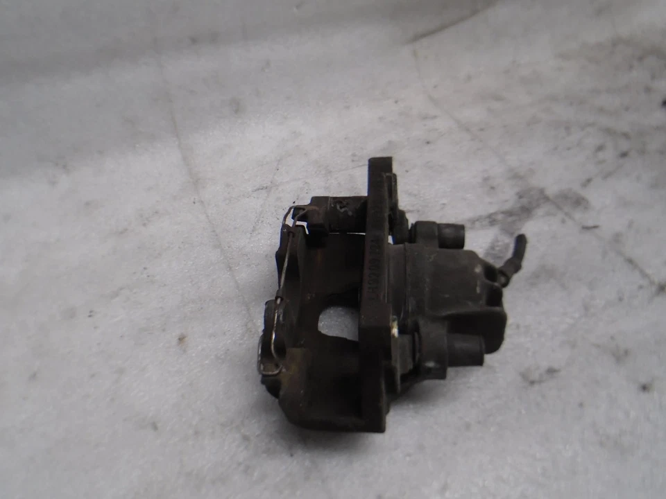 Pinza de freno delantera izquierda del lado del conductor Volvo S60 2001-2006 rueda de 15" OEM VP80367 Foto 2 de 4