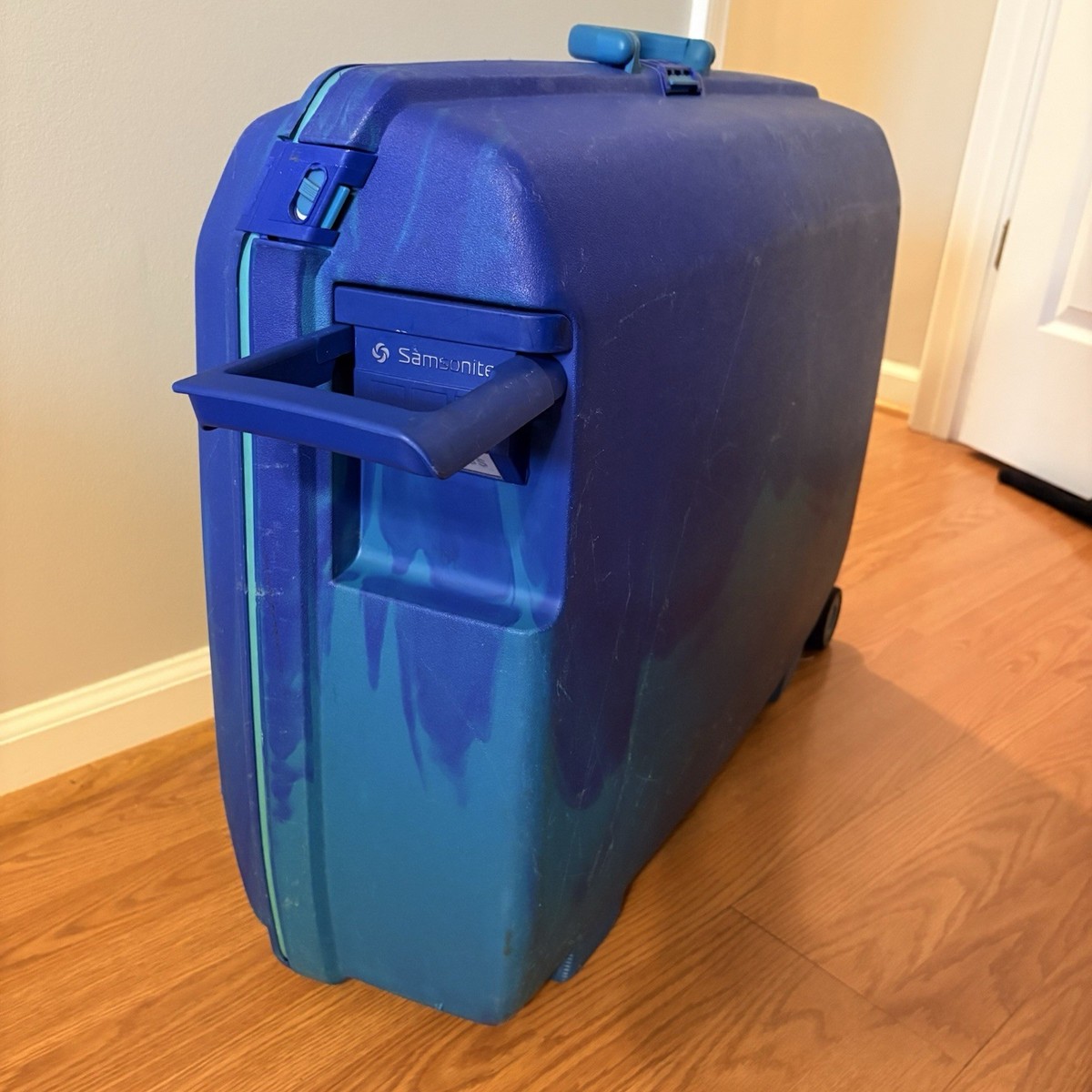 Samsonite Vintage 90s Oyster GLS 3-Point Latch Hard Shell Pull
