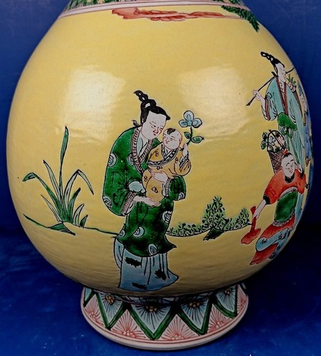 PAIR ANTIQUE CHINESE KANGXI PERIOD FAMILLE JAUNE PORCELAIN BOTTLE FORM VASES - Picture 18 of 24