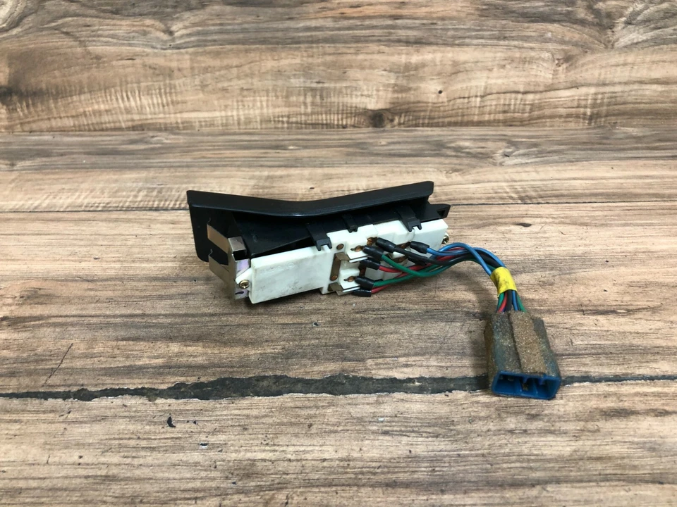 INTERRUPTOR DE VENTANA PRINCIPAL DEL LADO DEL CONDUCTOR DELANTERO MITSUBISHI STARION OEM 1983-1989 Foto 4 de 4