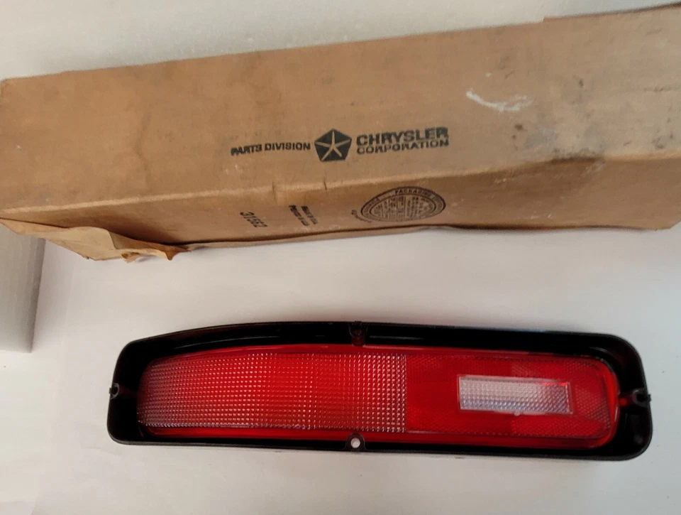 Plymouth Fury I II 1970 luz trasera lateral derecha lente 3420856 nuevo de lote original Foto 3 de 4
