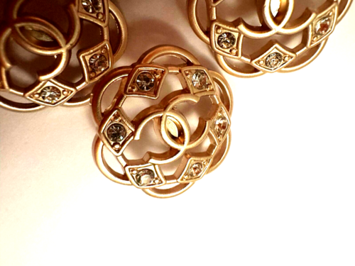 chanel camellia Gold Buttons cut out design crystals features gold metal cc logo - Picture 9 of 21