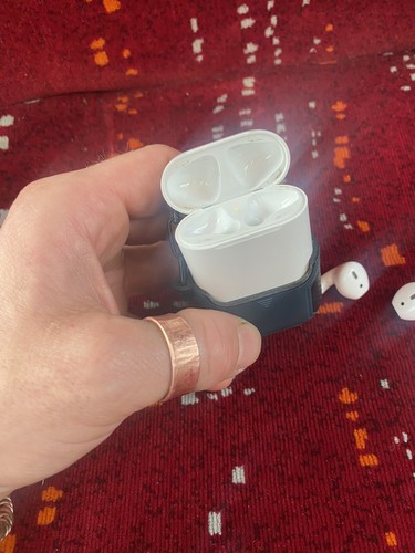Apple AirPods A2032 2nd Generation with Charging Case And protective Case - Zdjęcie 4 z 9