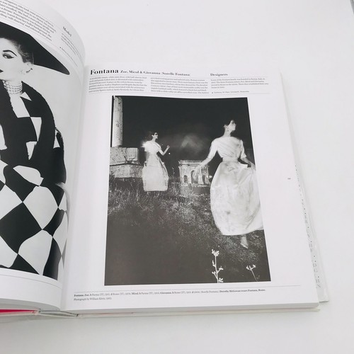 The Fashion Book New and Expanded Edition by Editors of Phaidon 2013 Hardcover - Imagen 10 de 12